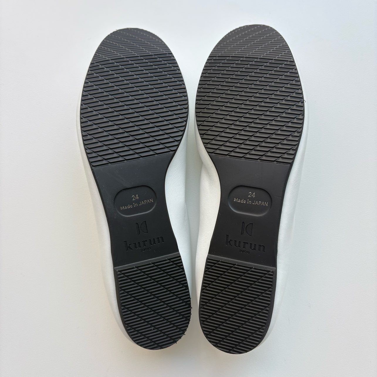 【期間限定 受注生産】Pauline -Waterproof smooth White×Silver ウォータープルーフスムース ホワイト×シルバー kurun クルン kuruntokyo 入学式 卒業式 クルントウキョウ 疲れない 痛くない madeinjapan 日本製 本革 バレエシューズ フラットシューズ パンプス kurunTOKYO mdmバレエシューズwaterproof レインシューズ 小さいサイズ 大きいサイズ 26cm 21.5cm 26cm 25.5cm 25cm 22cm