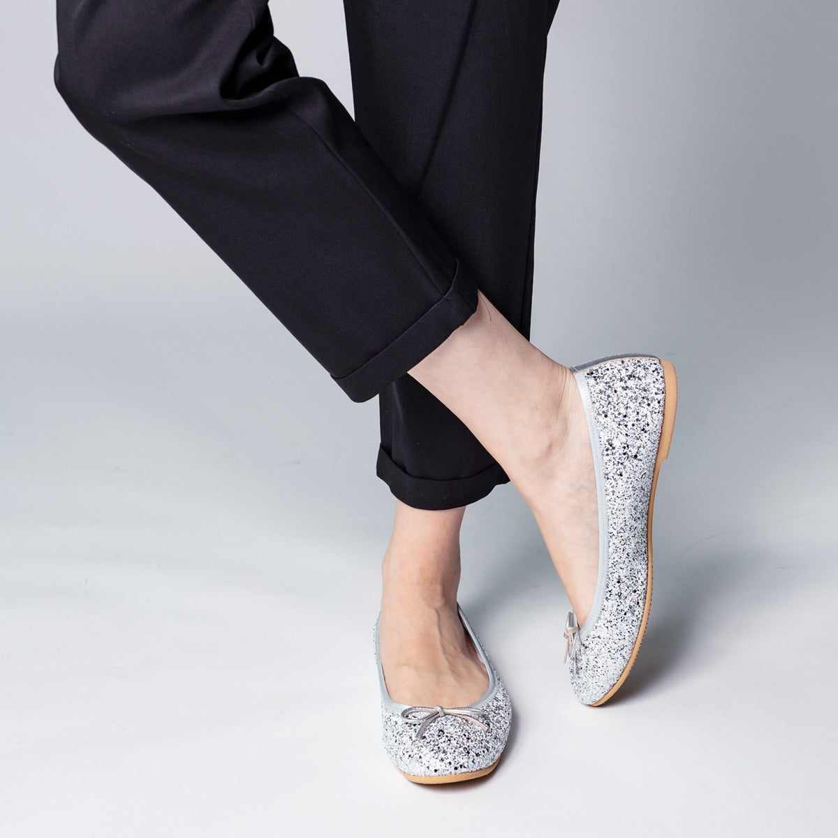 Pauline -MixGlitter Silver×White ミックスグリッター シルバー×ホワイト kurun クルン kuruntokyo 入学式 卒業式 クルントウキョウ 疲れない 痛くない madeinjapan 日本製 本革 バレエシューズ フラットシューズ パンプス kurunTOKYO mdmバレエシューズwaterproof レインシューズ 小さいサイズ 大きいサイズ 26cm 21.5cm 26cm 25.5cm 25cm 22cm