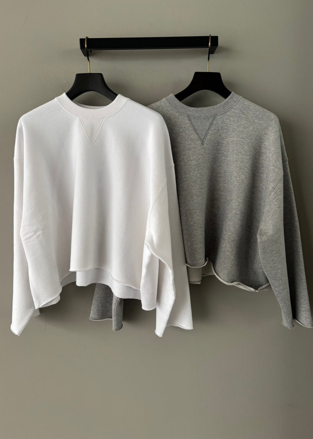 SACRA / EXTRA FINE FLEECE CROPPED TOP