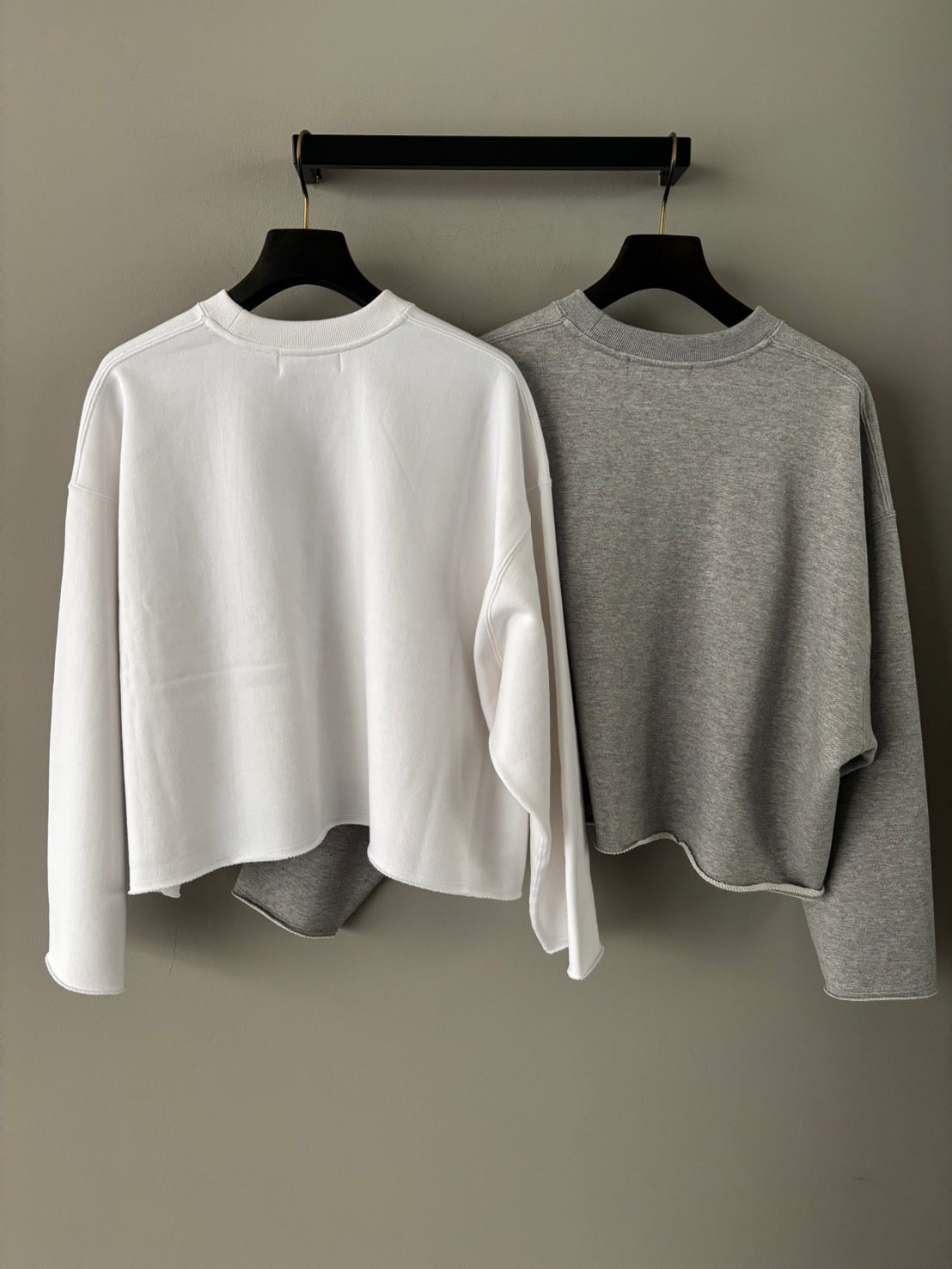 SACRA / EXTRA FINE FLEECE CROPPED TOP