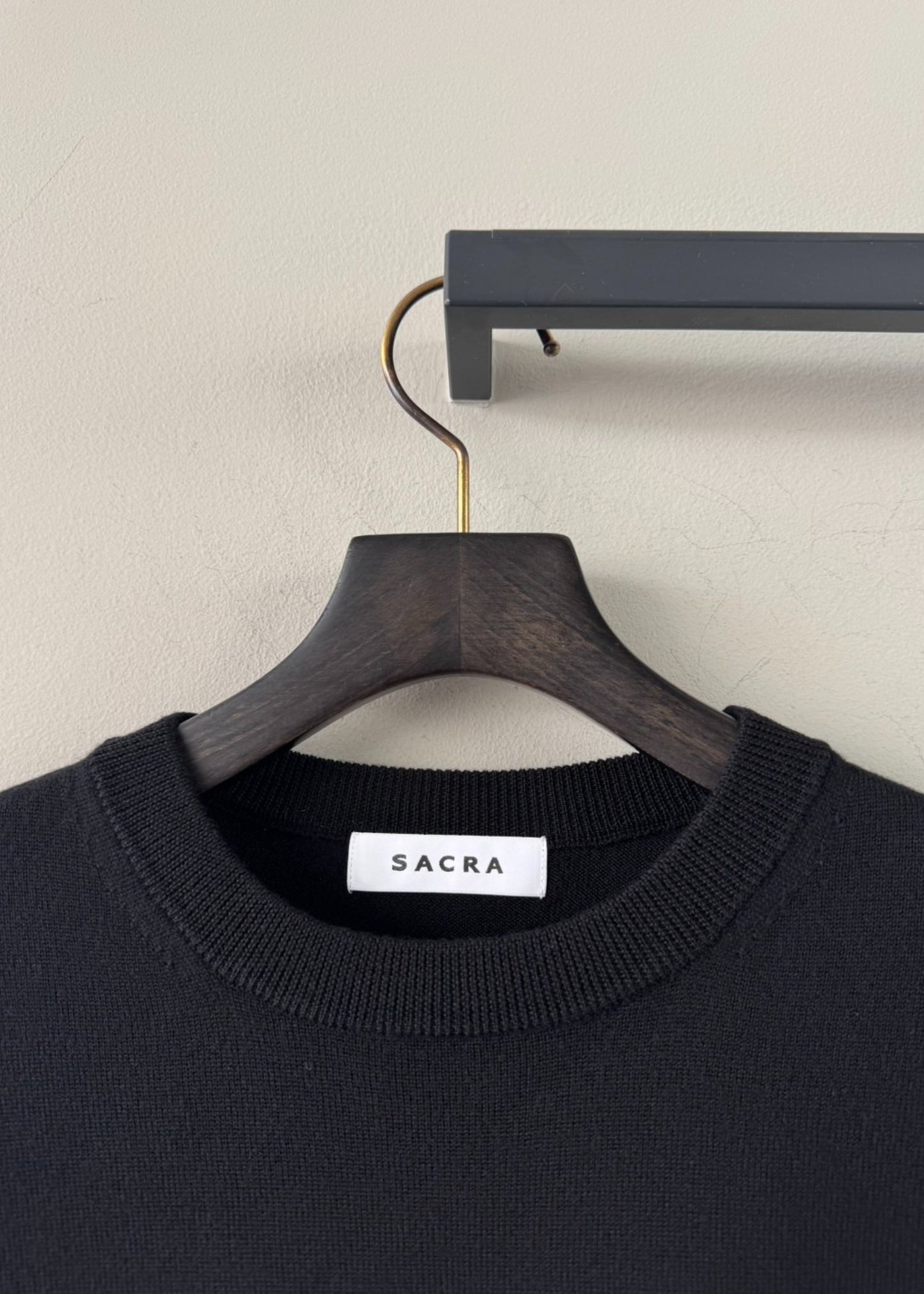 SACRA MERINO CREW-N TOP