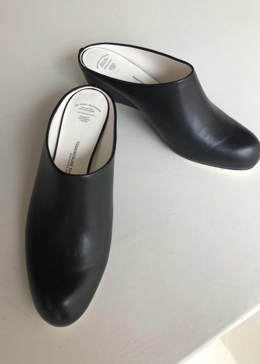 BEAUTIFUL SHOES / SHALLOW