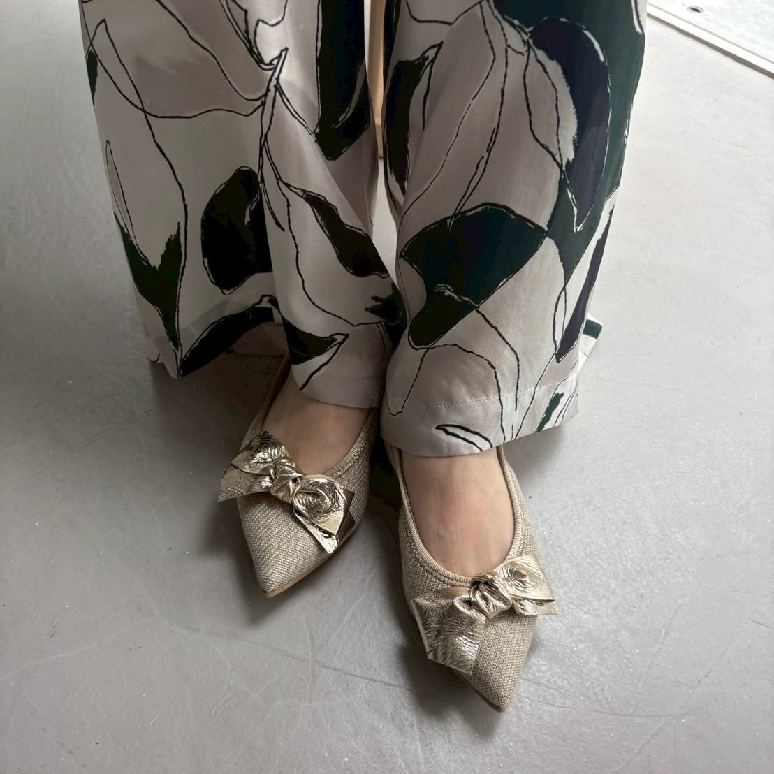 Mathilde -Waterproof Linen lame cloth Big Ribbon Gold ウォータープルーフ リネンラメクロス Bigリボンゴールド kurun クルン kuruntokyo 入学式 卒業式 クルントウキョウ 疲れない 痛くない madeinjapan 日本製 本革 バレエシューズ フラットシューズ パンプス kurunTOKYO mdmバレエシューズwaterproof レインシューズ 小さいサイズ 大きいサイズ 26cm 21.5cm 26cm 25.5cm 25cm 22cm