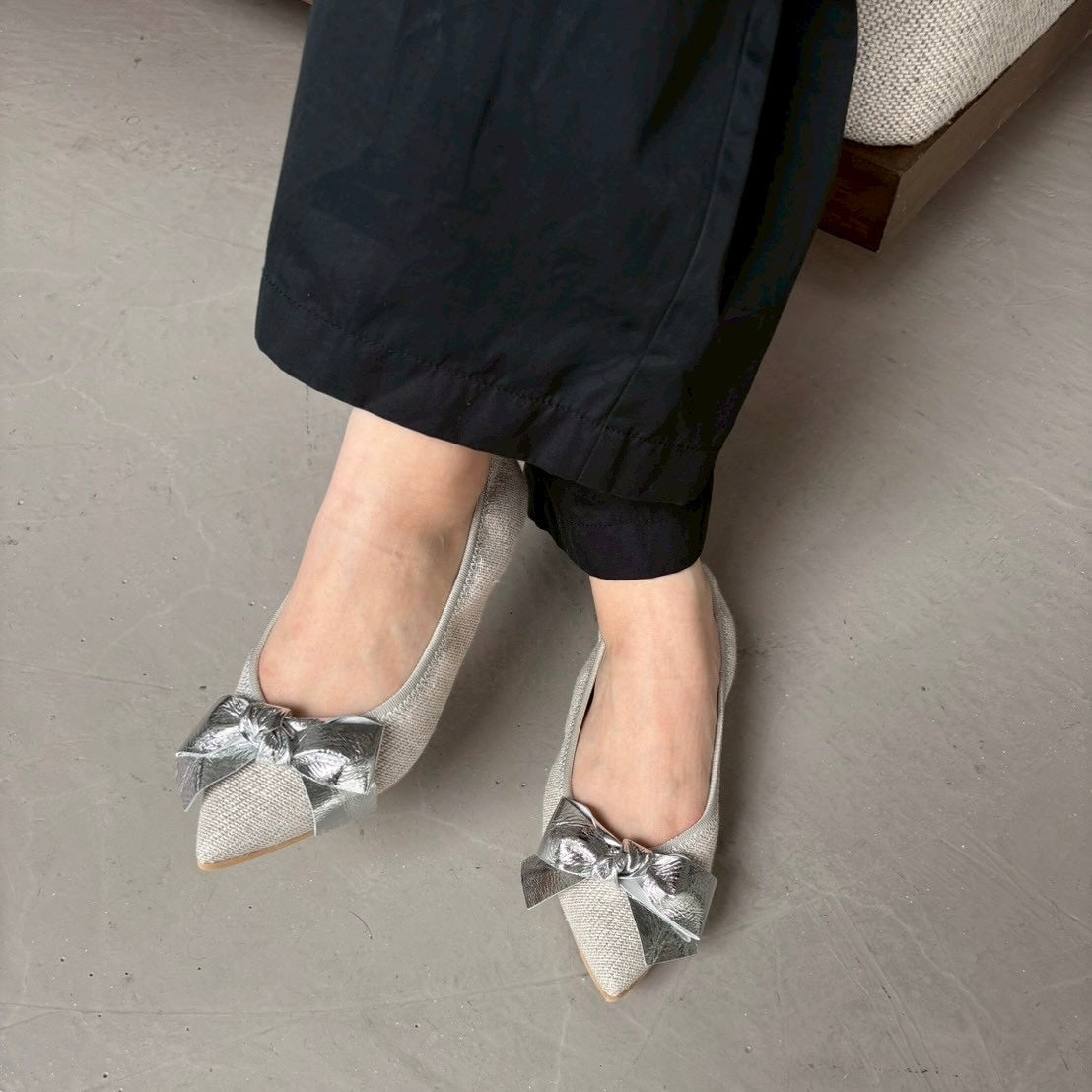 Mathilde -Waterproof Linen lame cloth Big Ribbon Silver ウォータープルーフ リネンラメクロス Bigリボンシルバー kurun クルン kuruntokyo 入学式 卒業式 クルントウキョウ 疲れない 痛くない madeinjapan 日本製 本革 バレエシューズ フラットシューズ パンプス kurunTOKYO mdmバレエシューズwaterproof レインシューズ 小さいサイズ 大きいサイズ 26cm 21.5cm 26cm 25.5cm 25cm 22cm