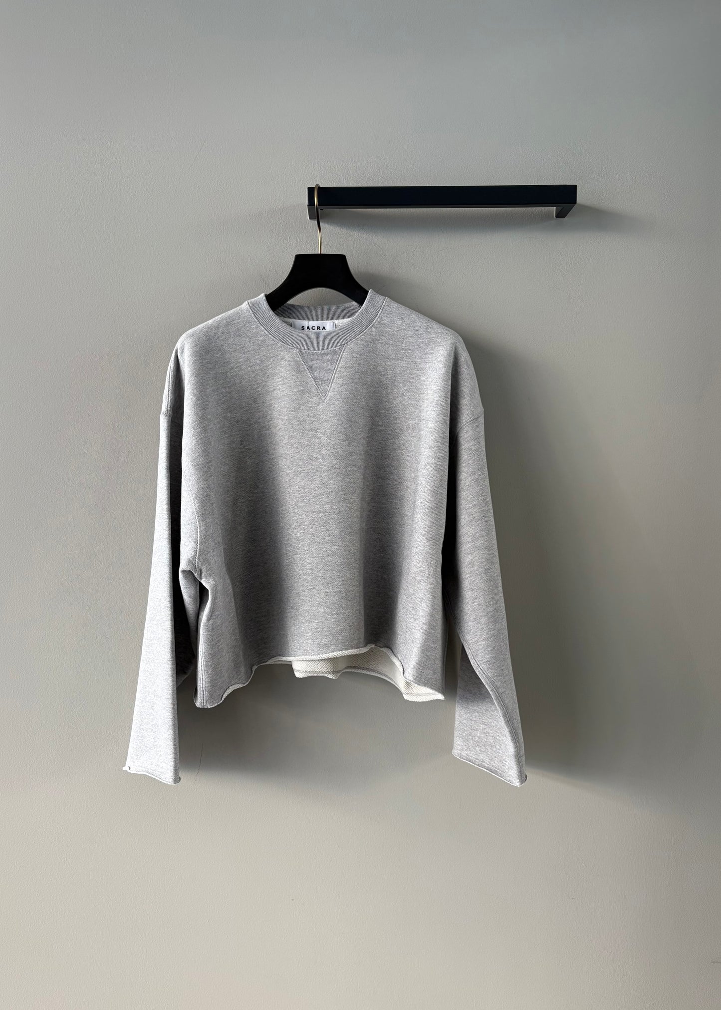 SACRA/EXTRA FINE FLEECE CROPPED TOP