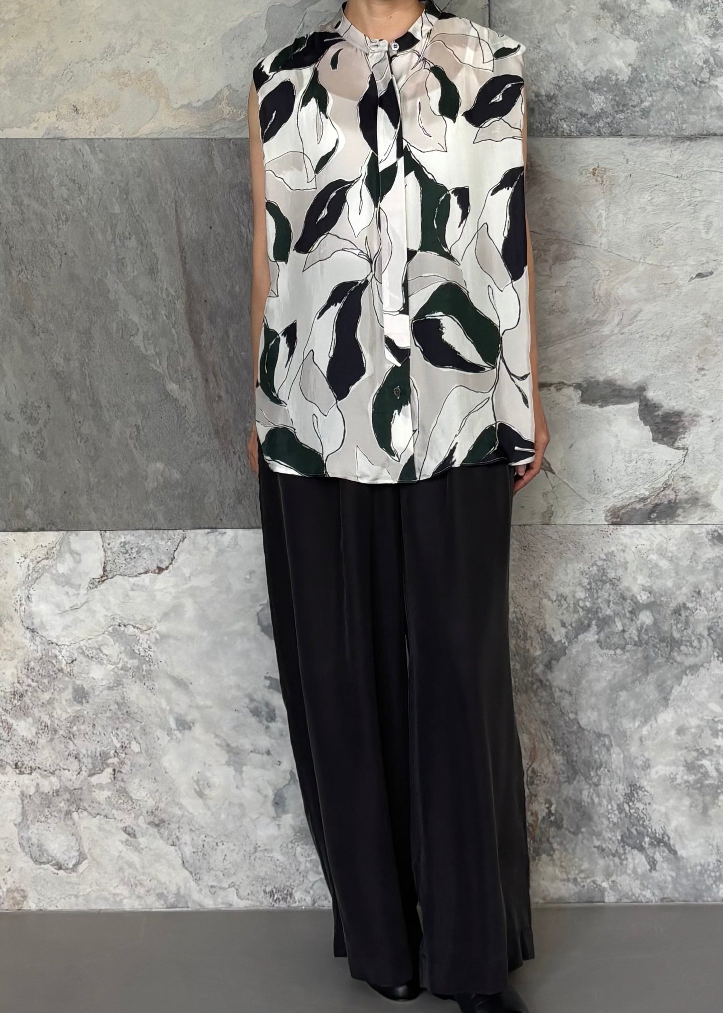 SACRA/MODERN LEAVES TOP