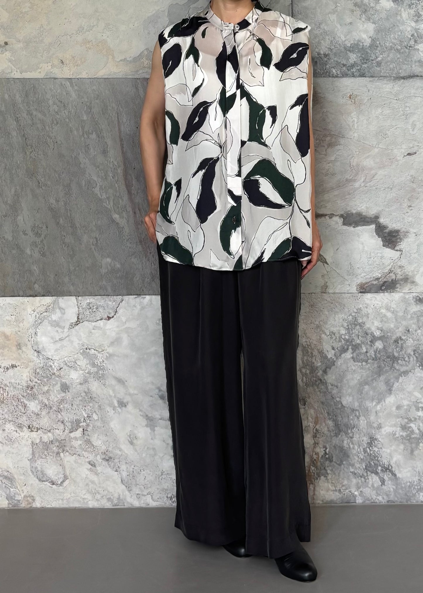 SACRA/MODERN LEAVES TOP