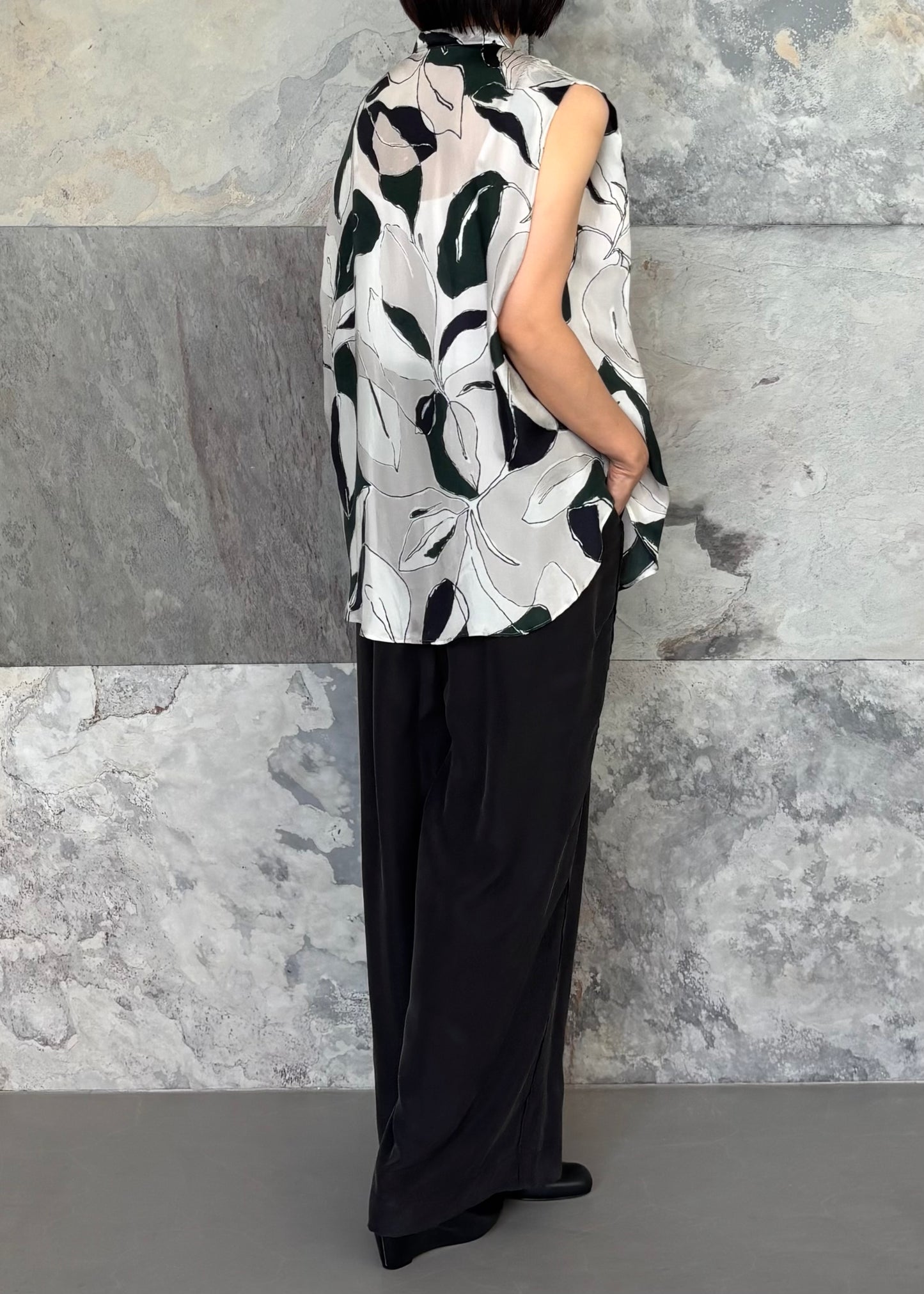 SACRA/MODERN LEAVES TOP