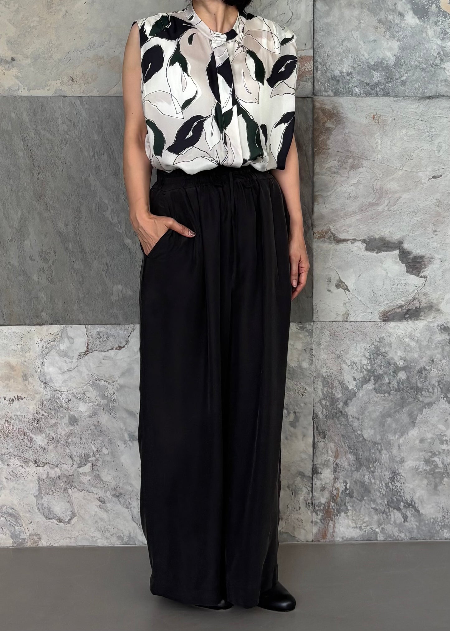 SACRA/MODERN LEAVES TOP