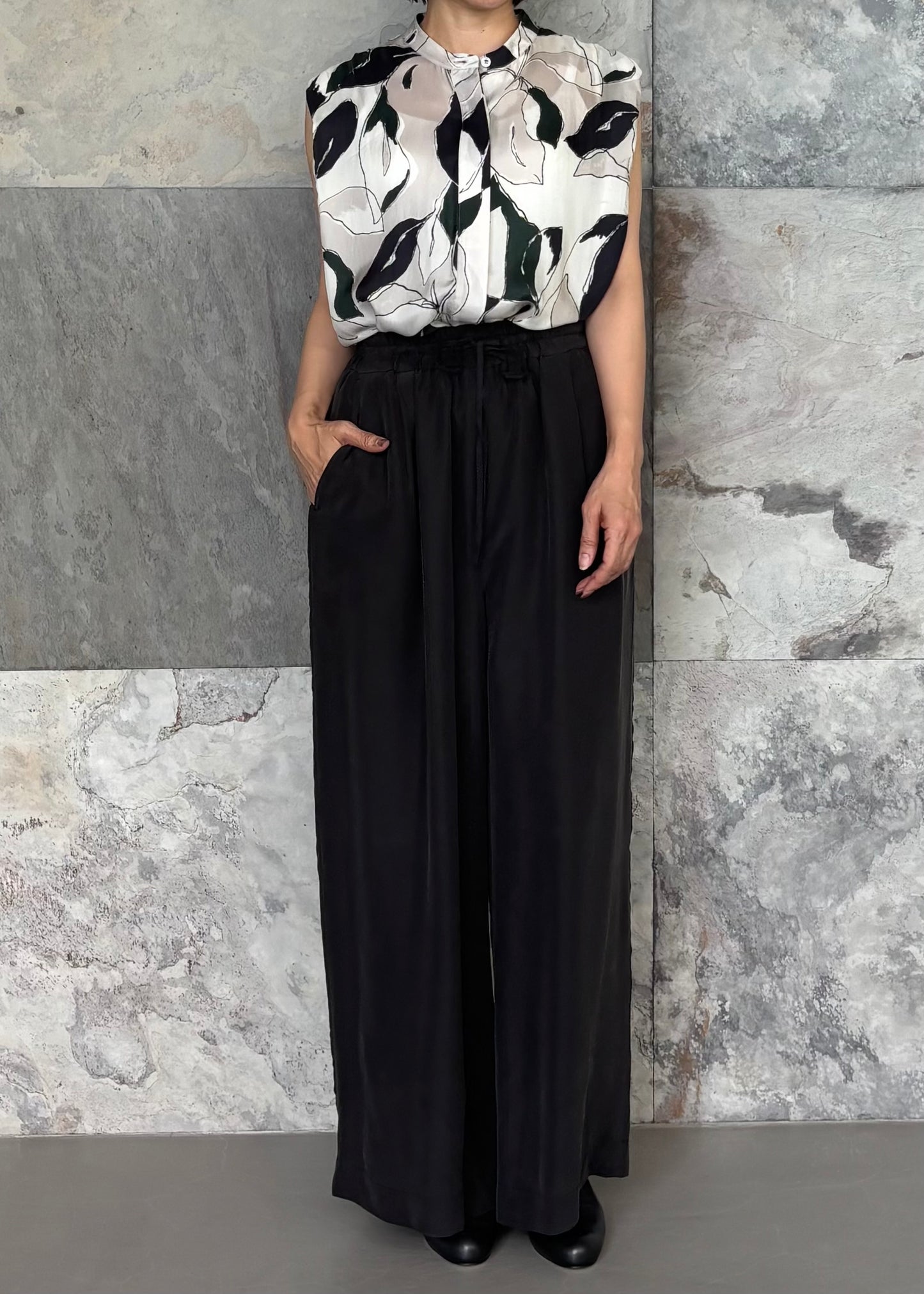 SACRA/MODERN LEAVES TOP