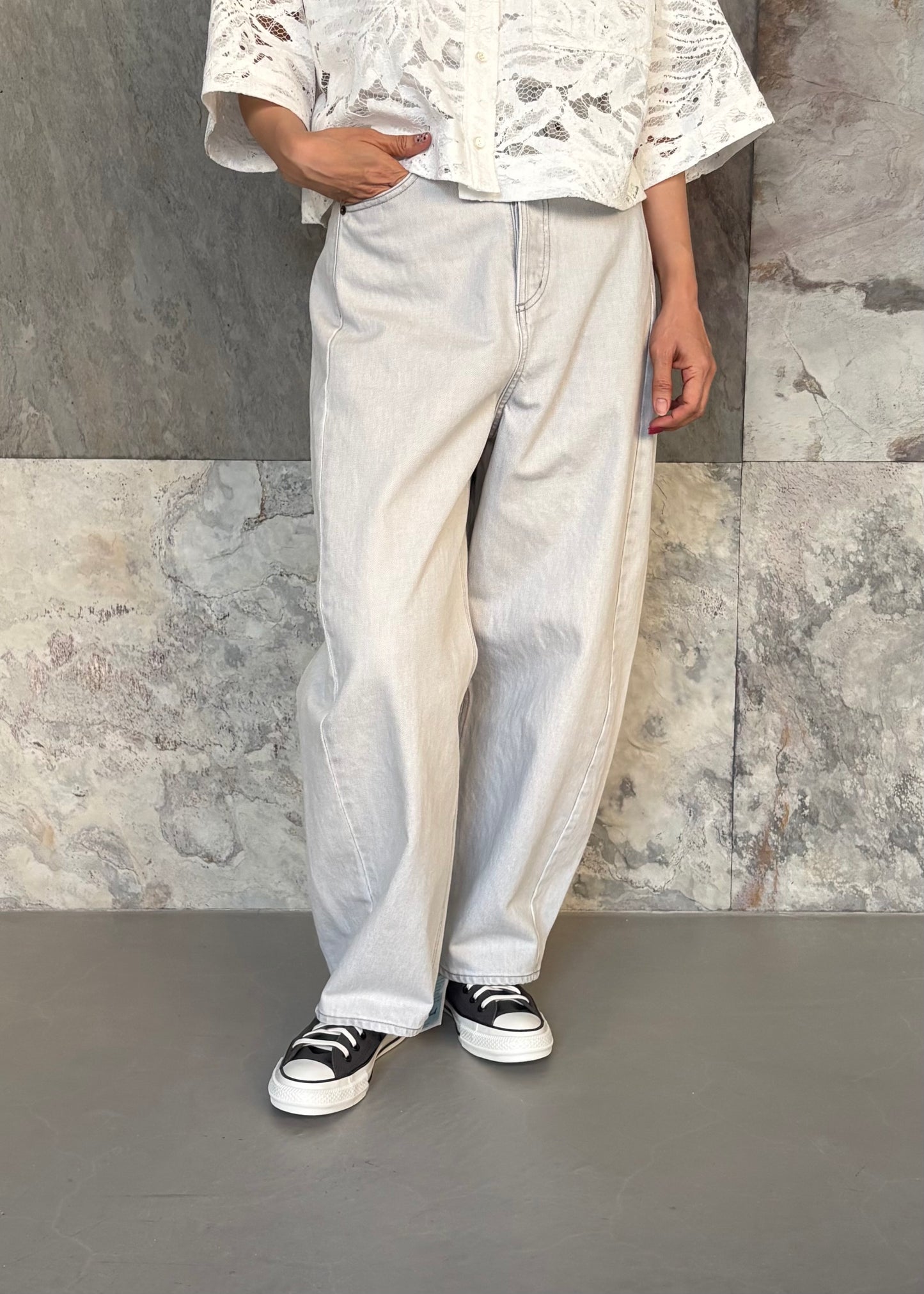SACRA/SURFACE DYE DENIM PANTS