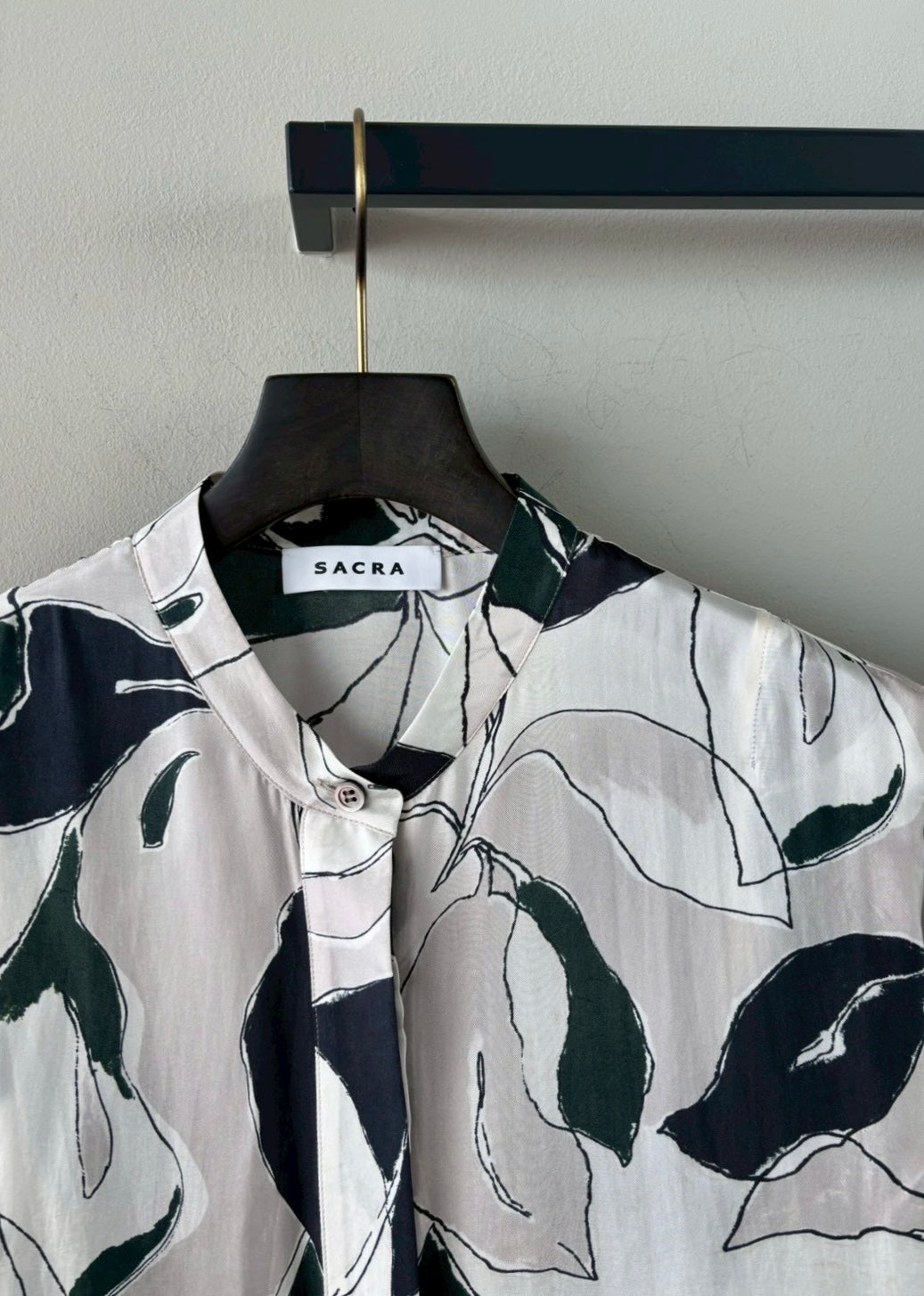 SACRA/MODERN LEAVES TOP