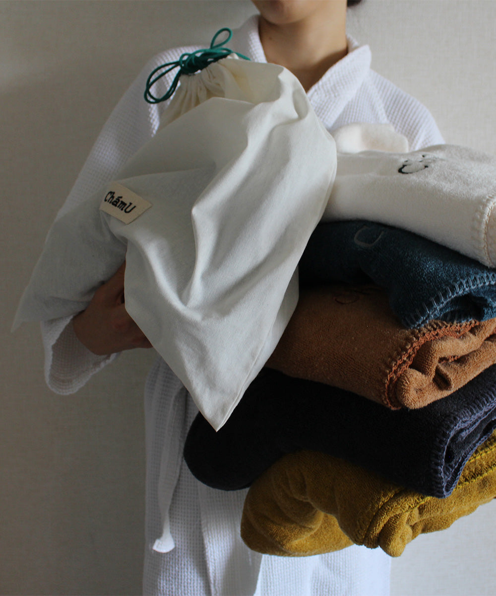 BLANKET / WHITE